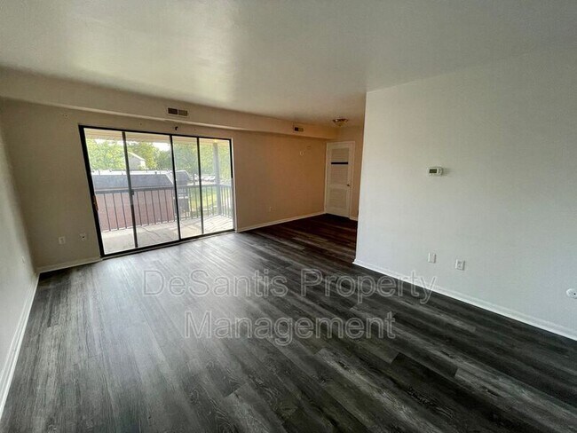 Building Photo - 703-9 College Park Dr
