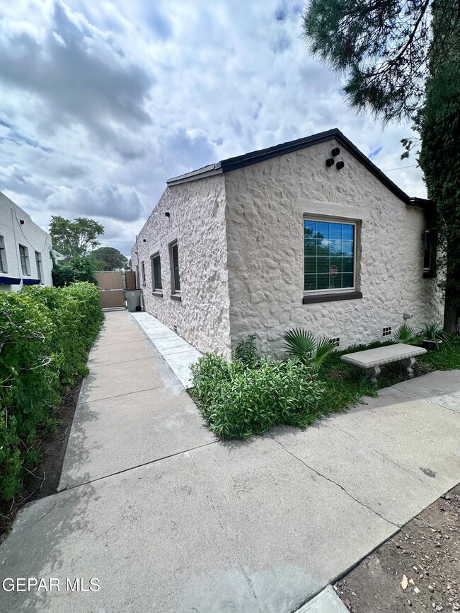 Building Photo - 900 Winter Dr