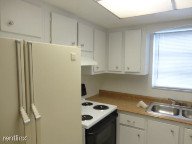 Building Photo - 4075 NE 1st Ave