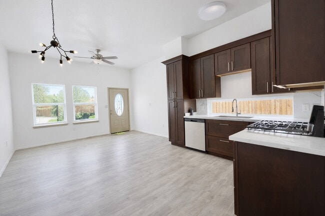 Building Photo - 113 Bolden St