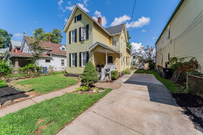 Building Photo - 2051 W 45th St