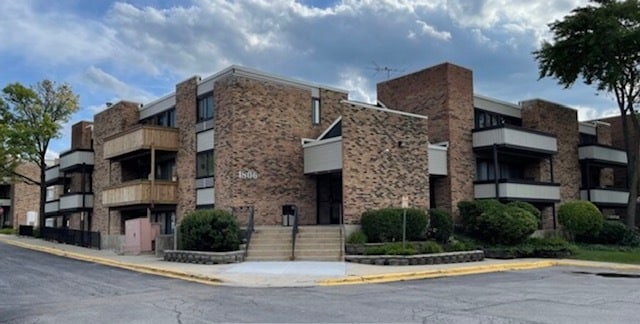 Building Photo - 1806 Hemlock Pl