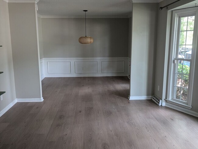 Building Photo - 4 Bedroom Single Family Home in Charleston