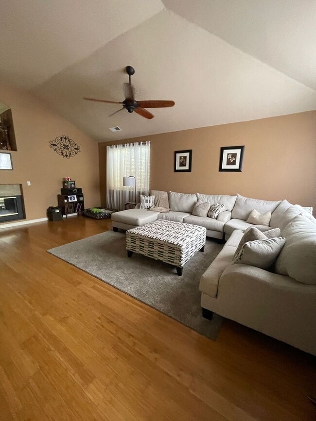 Foto del edificio - Here it is!!! Incredible 3-Bed | 2-Bath Ho...