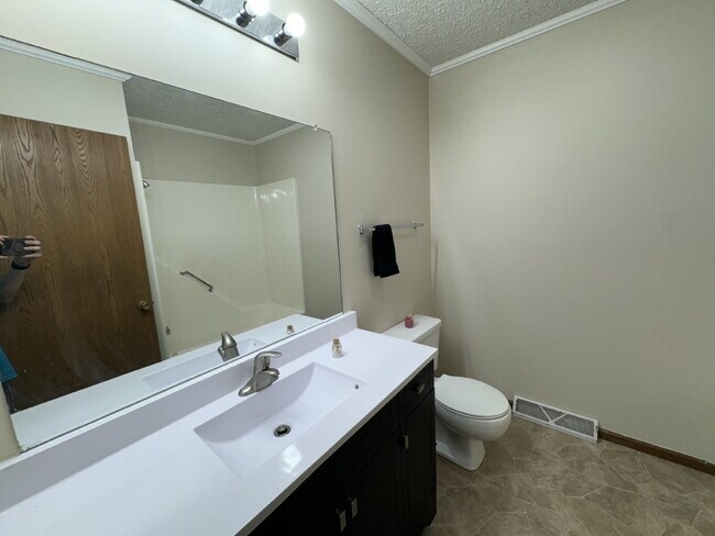 Foto del edificio - Love Grows — Spacious 2-Story Townhome