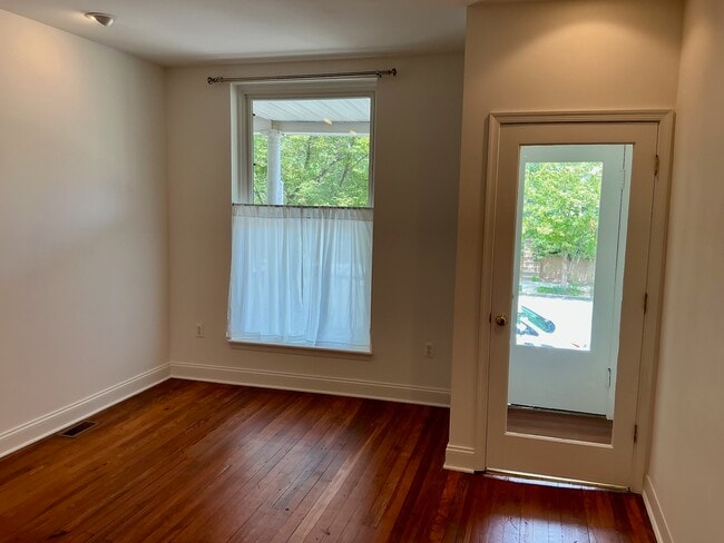 Vestibule Entry - Cat Air Lock - 3028 Remington Ave