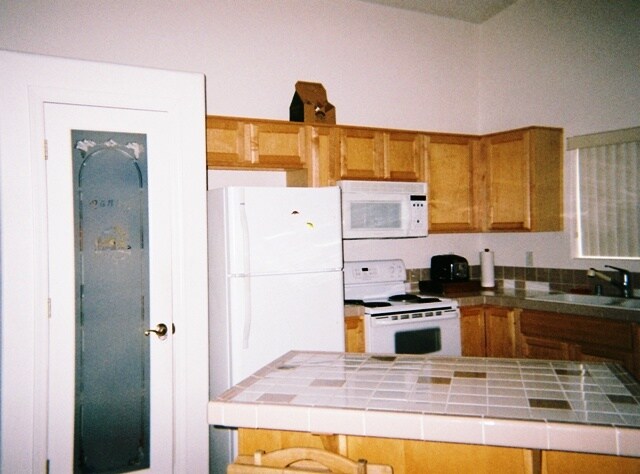 Building Photo - 3211 Katherine Dr