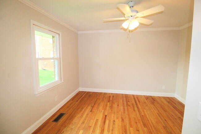 Building Photo - 915 Bobwhite Pl