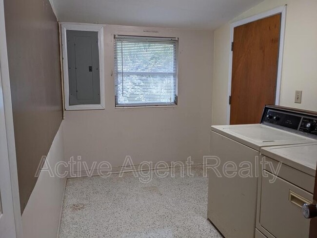 Building Photo - 454 S Hibiscus Ave