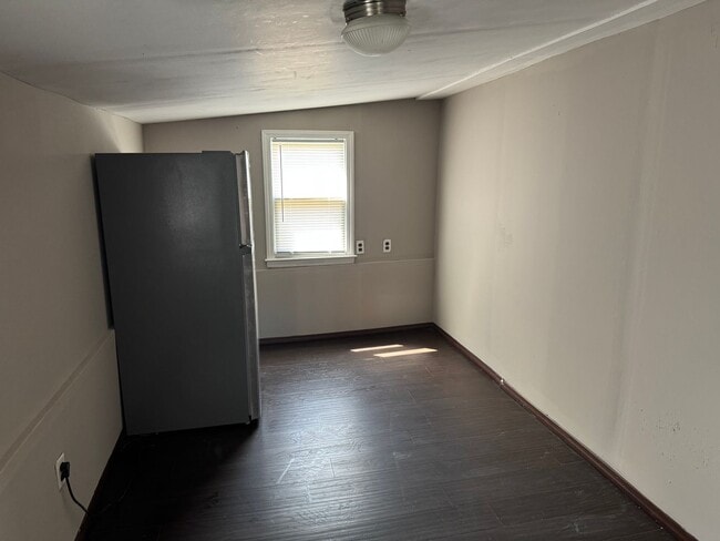 Building Photo - 804 3rd St