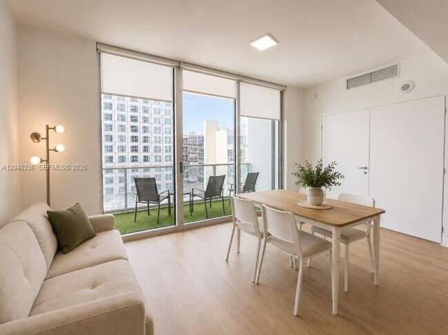 Building Photo - 300 S Biscayne Blvd