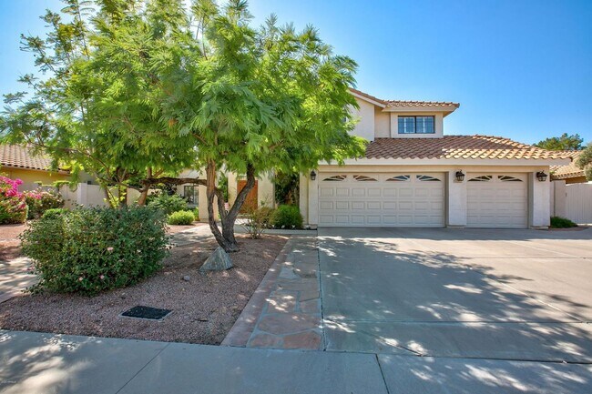 Building Photo - 5 bed 3 bath, 3500 sft in Tempe with pool