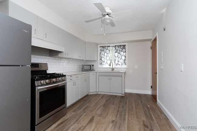 Foto del edificio - 2470 Eggert Rd