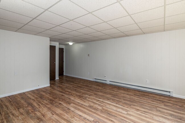 Foto del edificio - 603-605.5-6055 N Virginia Ct