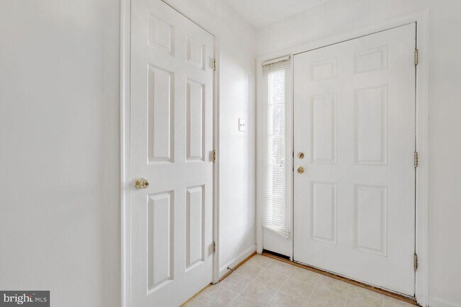 Building Photo - 7704 English Oak Cir