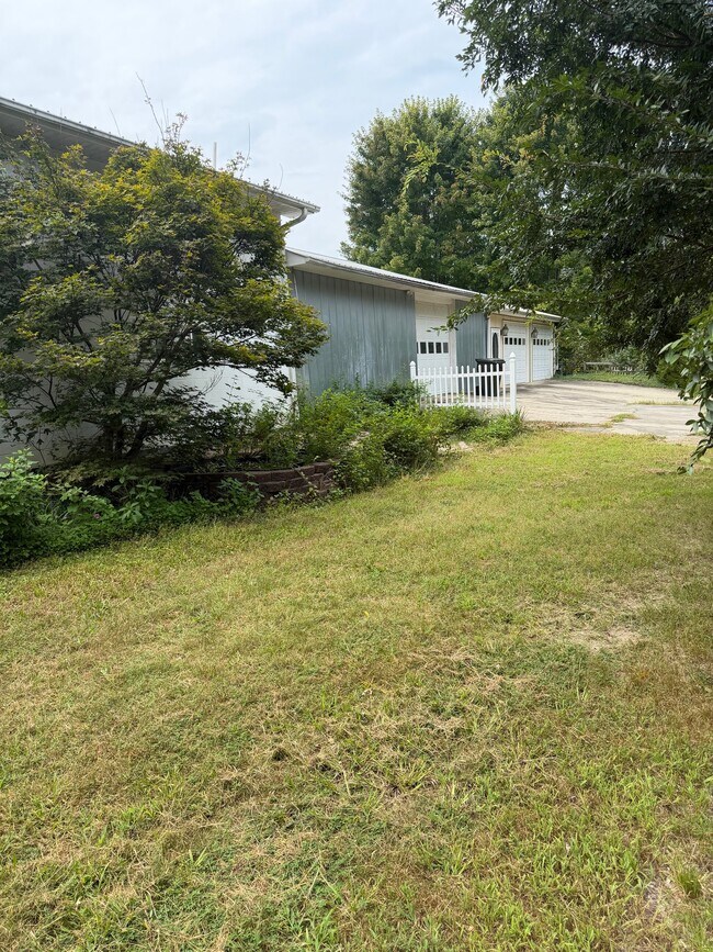 Building Photo - 204 Shuford Everhart Ln