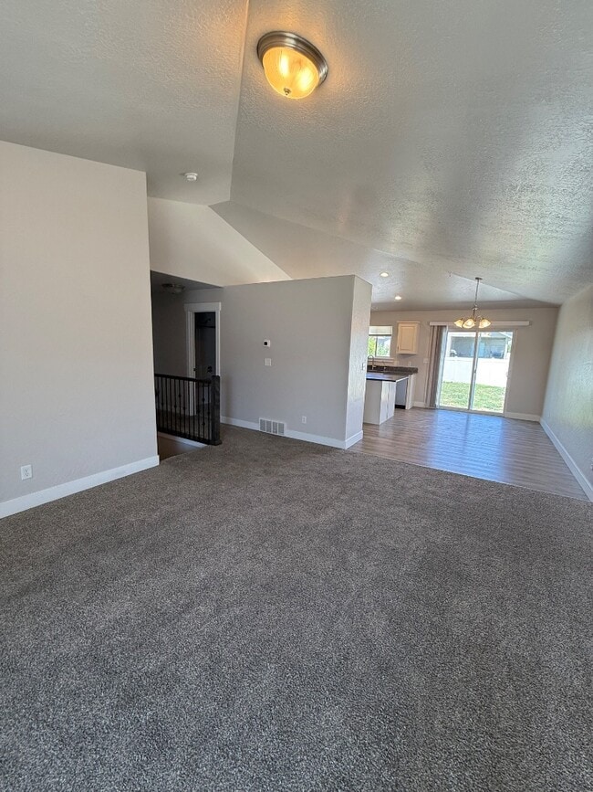 Building Photo - 1375 E Rachel Way