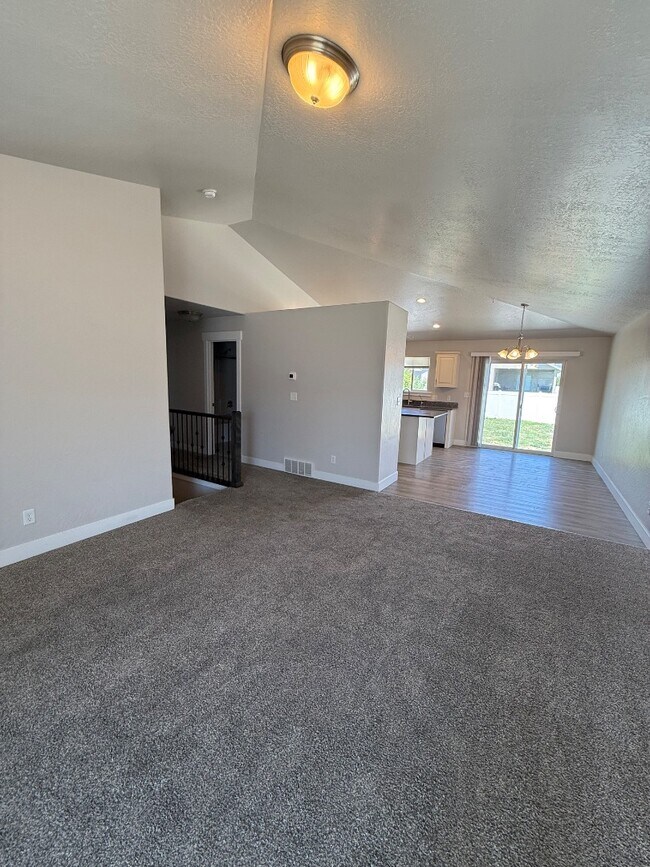 Foto del edificio - 1375 E Rachel Way