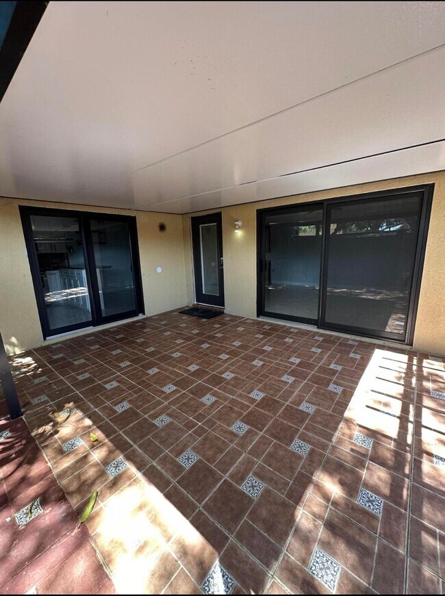 Building Photo - 108 1st Ln