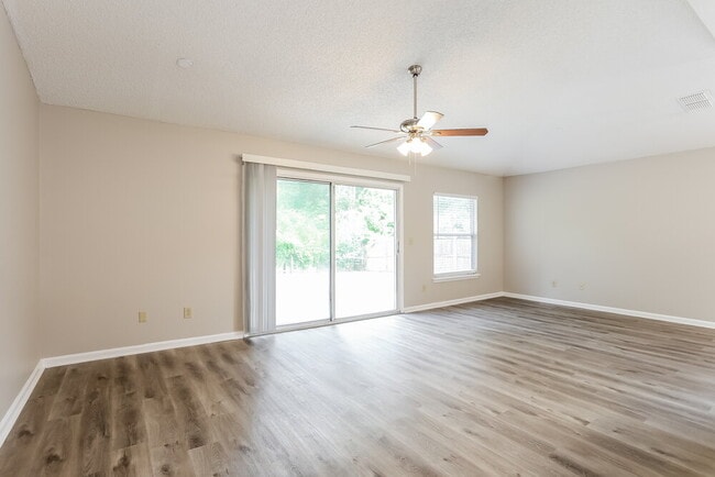 Building Photo - 1669 Spring Branch Dr W