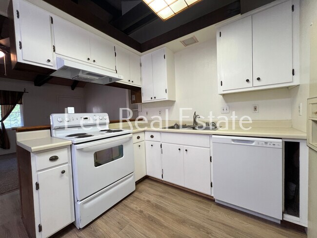 Foto del edificio - 4844 Golden St