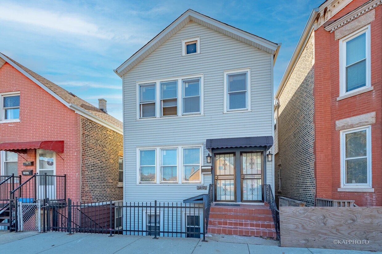 Primary Photo - 3044 S Lock St
