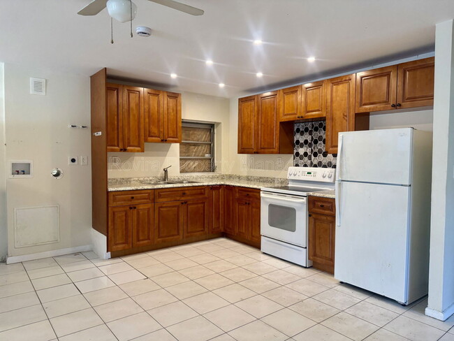 Photo - 1155 Peak Rd House