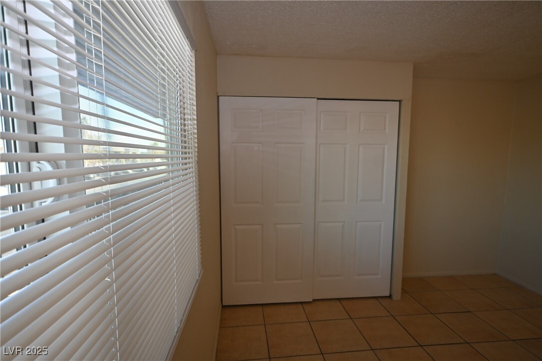 Building Photo - 3021 E Carey Ave