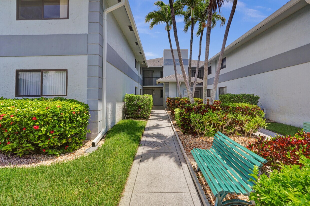 Primary Photo - 15235 Lakes of Delray Blvd