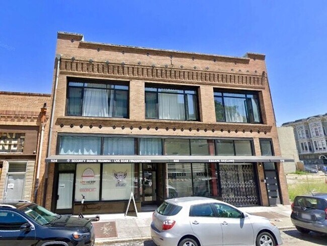 Building Photo - Remodeled & Sunny Studio with Modern Kitchen