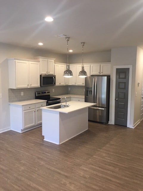 Building Photo - 335 Lorien Way