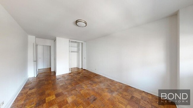 Building Photo - 240 E 82nd St