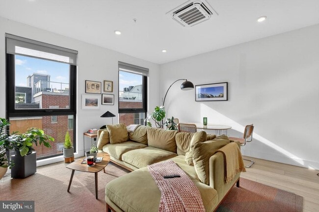 Building Photo - 2007 Cambridge St