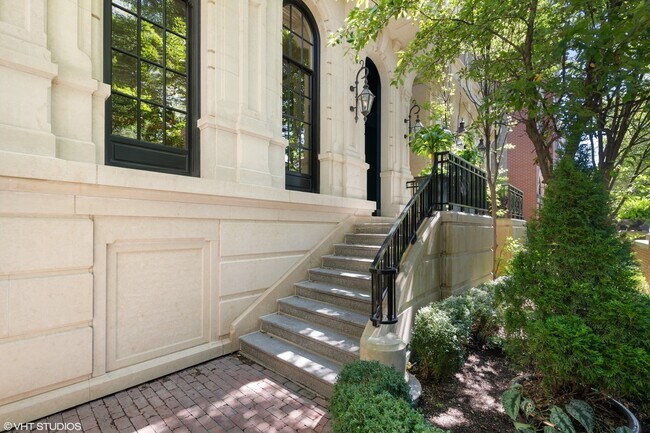 Building Photo - 1845 N Orchard St