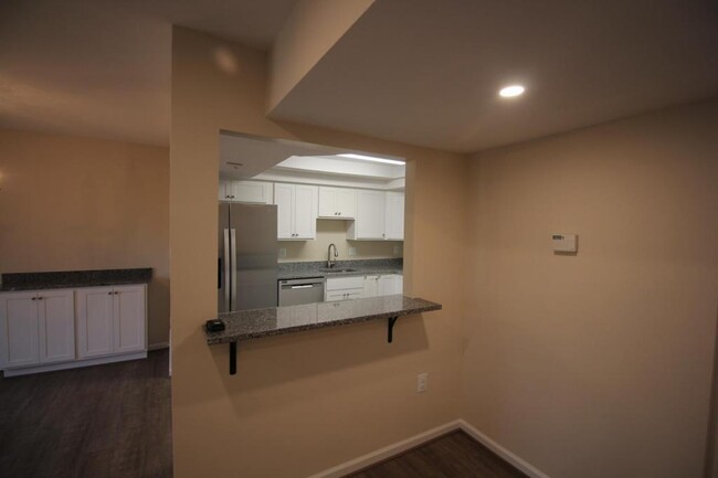 Building Photo - 48 Monarch Dr