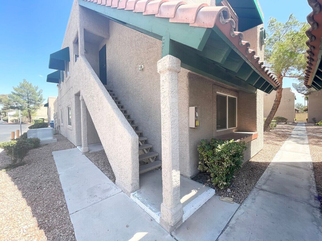 Primary Photo - Cozy 2-bedroom condo