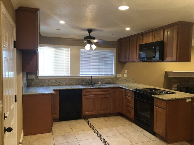 Photo - 91 Decathlon Cir House