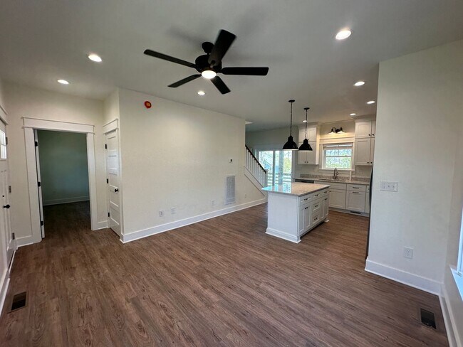 Foto del edificio - 2 Bed/2 Bath Long-Term Rental in Manteo!