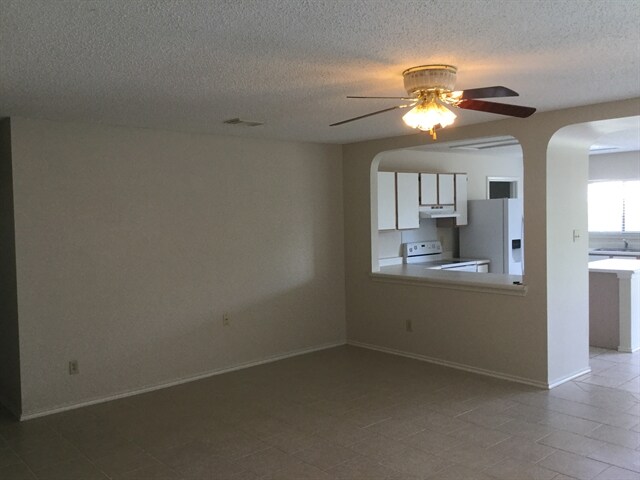 Foto del edificio - 6491 Beech Trail Dr