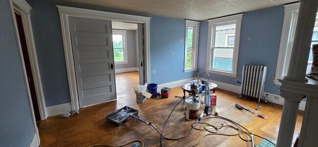 Building Photo - 144 Elm St
