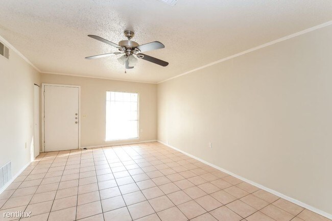 Foto del edificio - 5815 Brambletree St