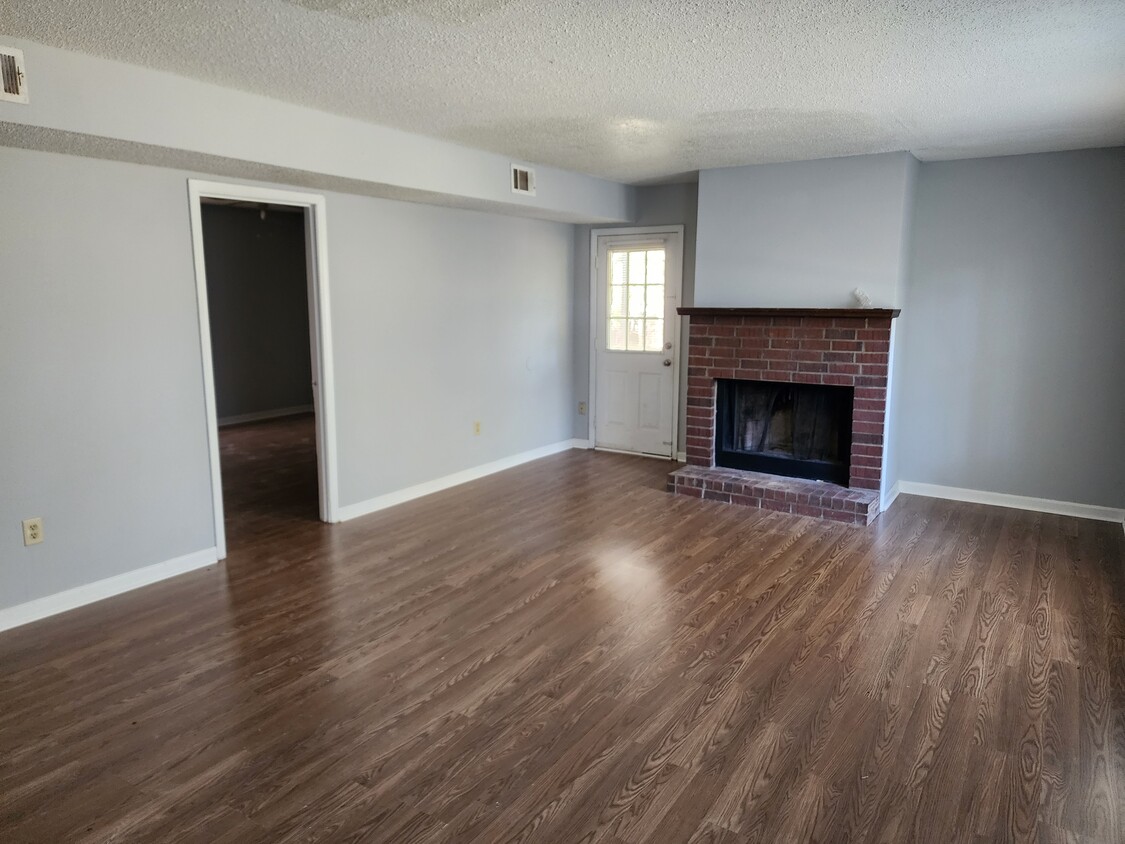 Foto principal - 132 Pinehurst Ct
