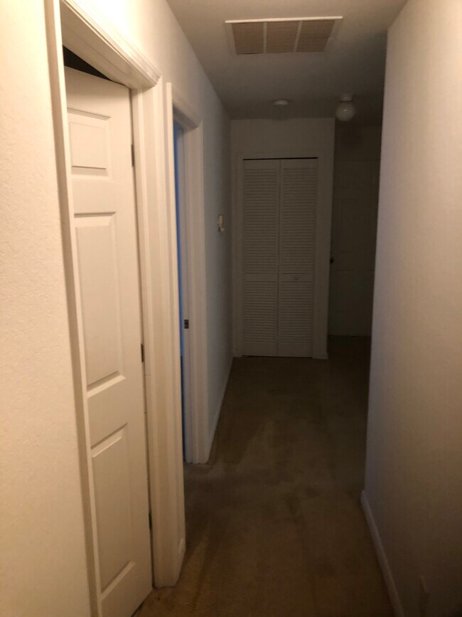 Pasillo al dormitorio - 3508 12th St W