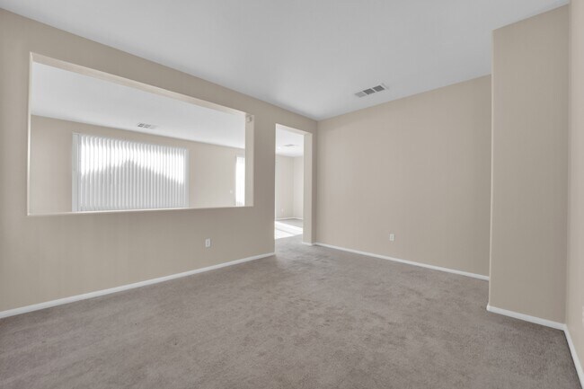 Foto del edificio - 8661 Rowland Bluff Ave