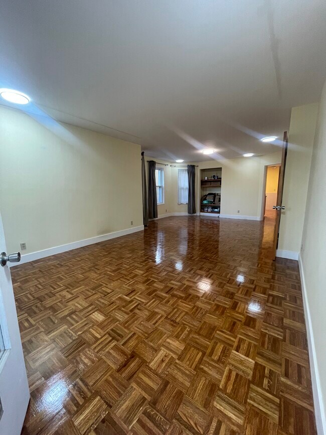 Foto del edificio - 10 Packard Ave