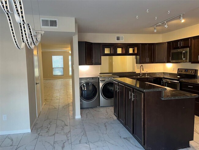 Foto del edificio - 442 N Post Oak Ln