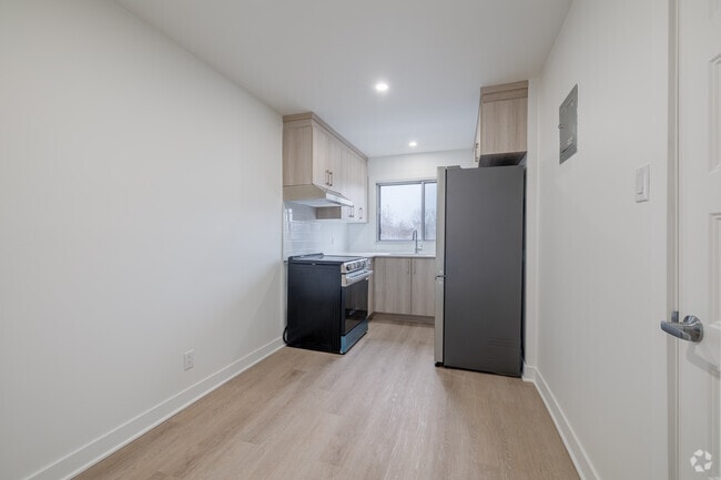 2 chambres, 1 salle de bain - Salle à manger - 7211 Av Fielding
