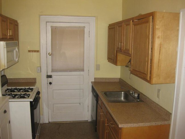 Building Photo - 2774 Hampshire Rd Apt 5