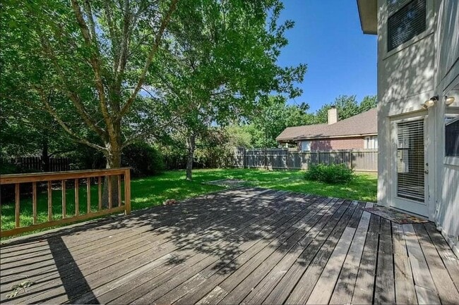 Building Photo - 2008 Heather Dr