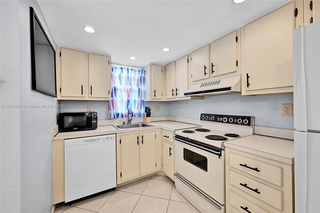 Foto del edificio - 3001 W Rolling Hills Cir